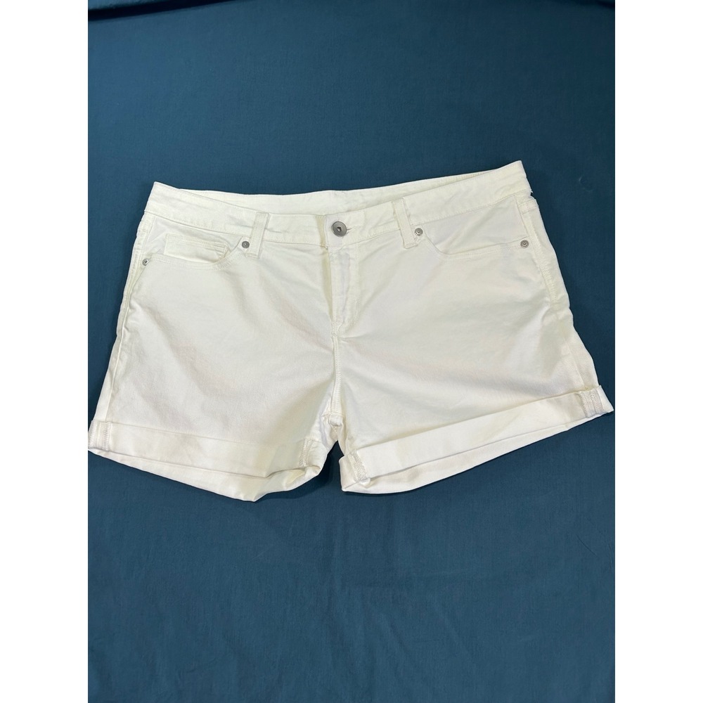 JCP Womens White Denim Cuffed Shorts Size 14 Mid Rise 5-Pocket Summer Casual